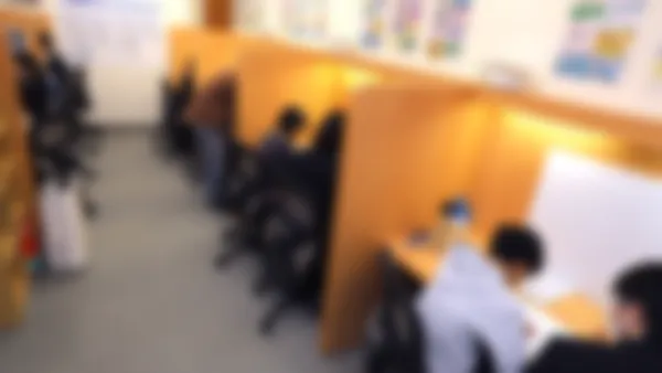 四条烏丸校【難関受験専門館】 「解説」⇔「演習」でわかるだけでなくみるみる実力が伸びます。