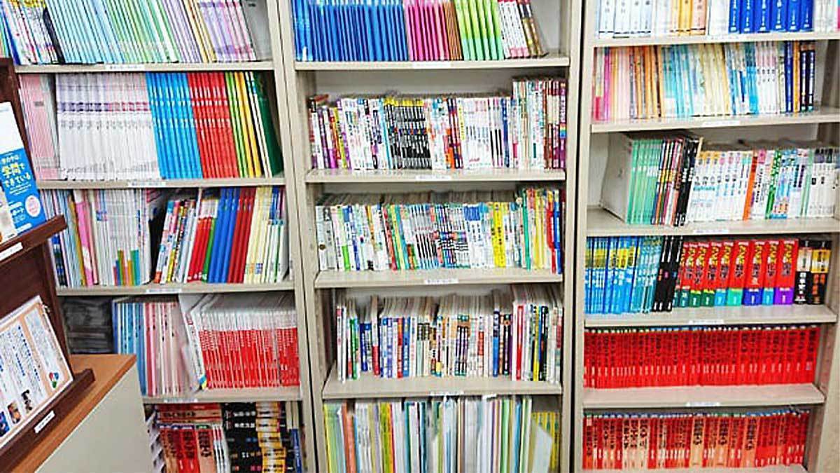 山科東野校 豊富に教材がそろっています