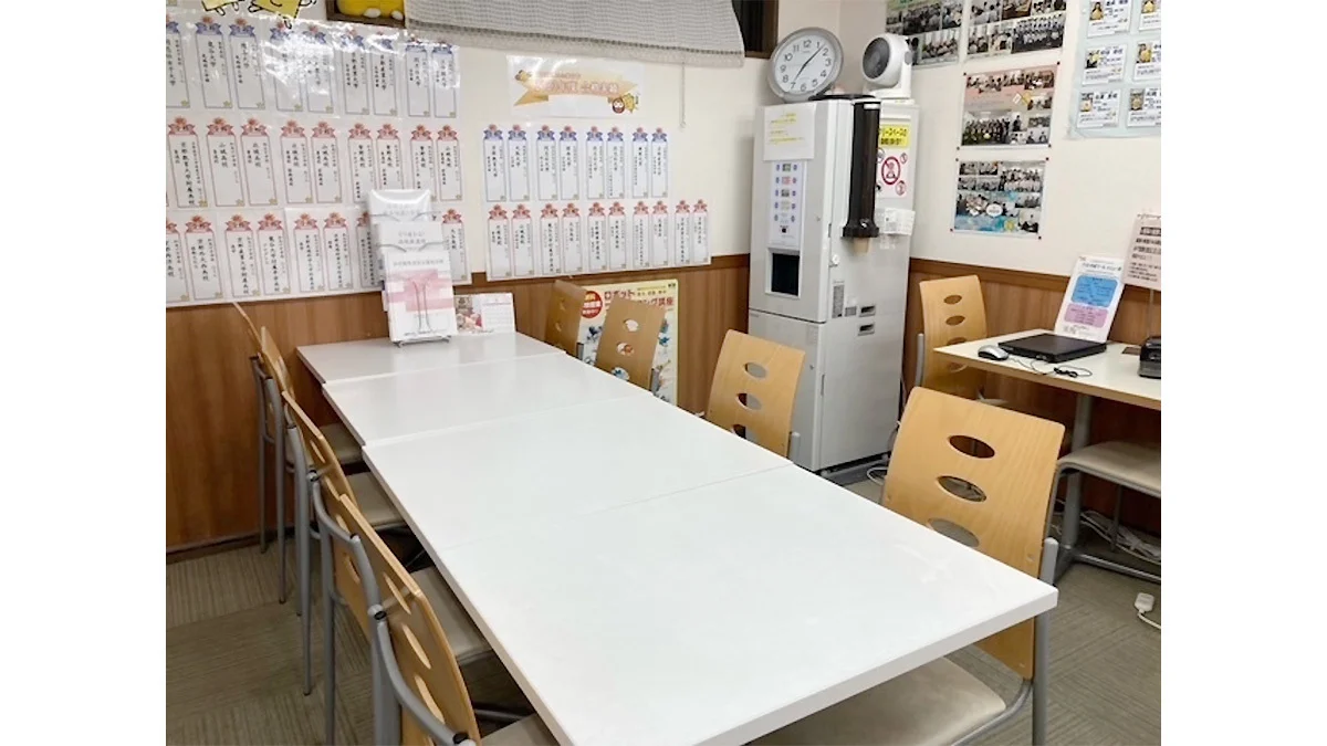 紫竹校 飲食可能な休憩スペースも！フリードリンクでほっと一息！