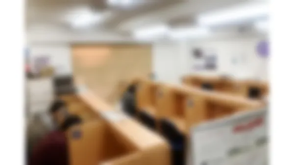 嵯峨校 自習室は個別ブースで集中出来る環境です。