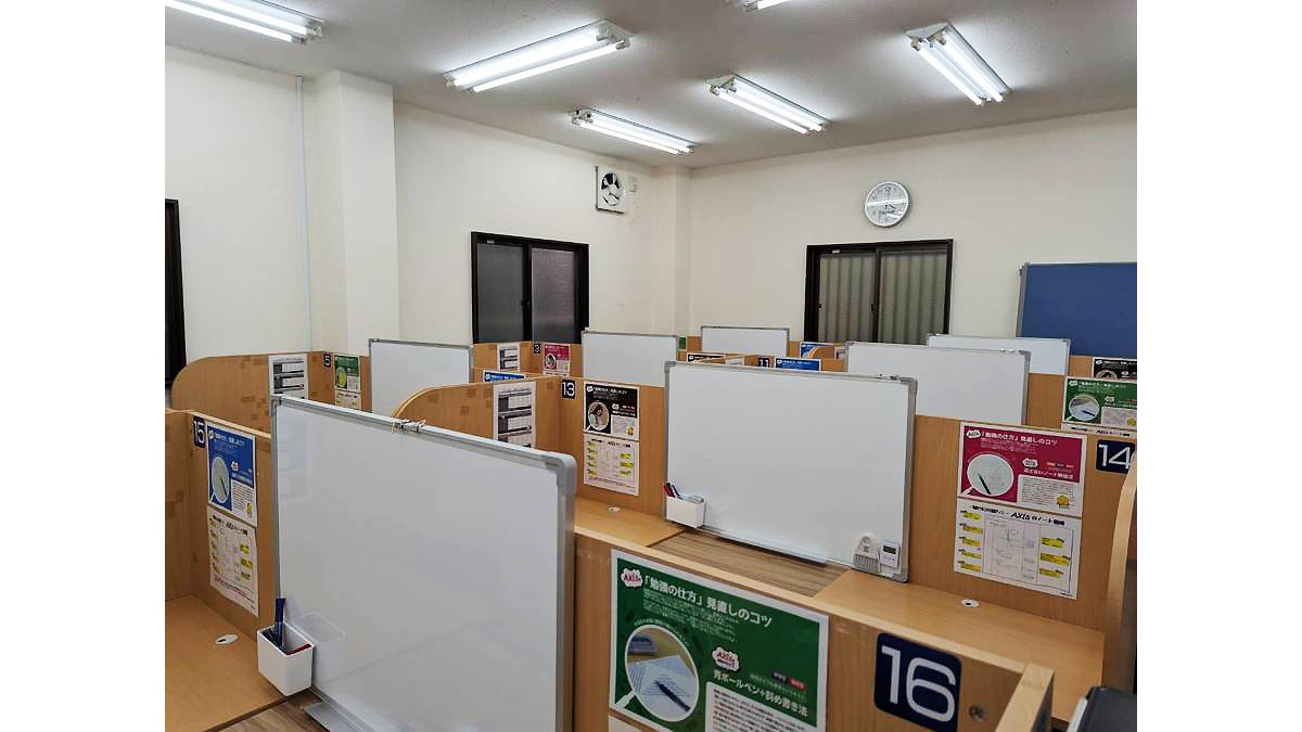 西京極校 「わかった」と「自分で解けた」を体感できる個別指導ブース