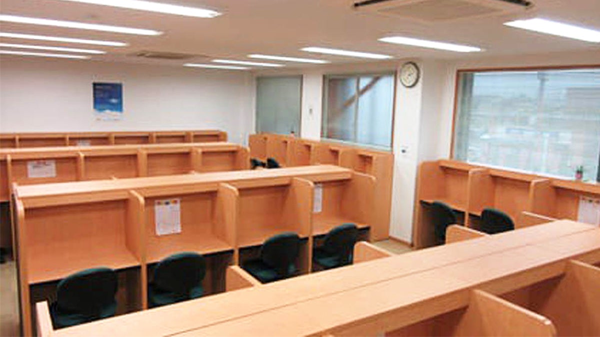 泉校 ４４席ある自習ブース！静かな空間で勉強に集中するしかありません。