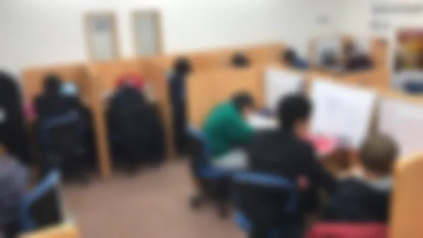 平間校 教室の隅々まで生徒の勉強のための空間