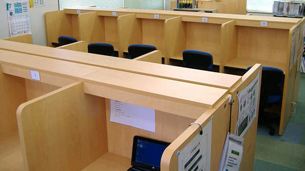 守山校 綺麗な『自習ブース』