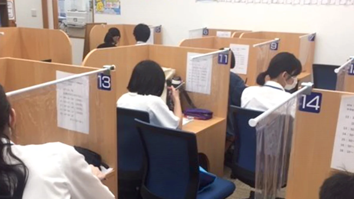 膳所校 授業が始まると教室は活気に溢れます