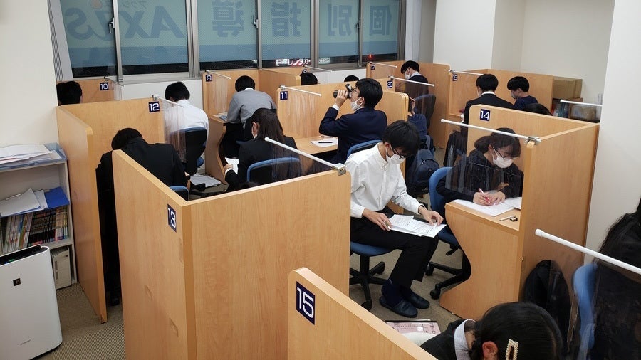 草津校 1対2個別指導の授業で効率よく学力アップ。