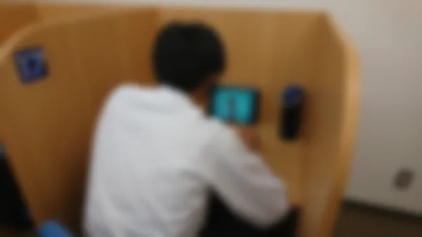 野洲校 スーパー講師大学受験映像講座ブースでは基礎内容から難関大受験まで自分のペースで学習できます。