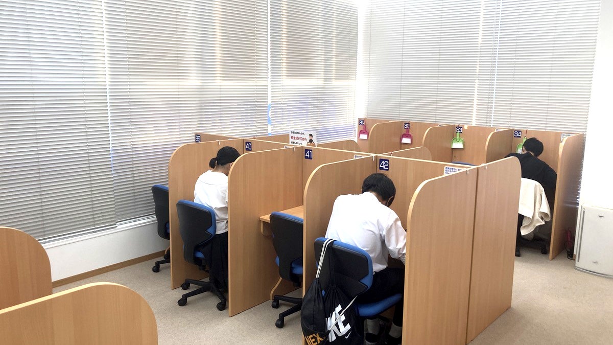 新潟駅南口校 広くて集中できる快適な自習室