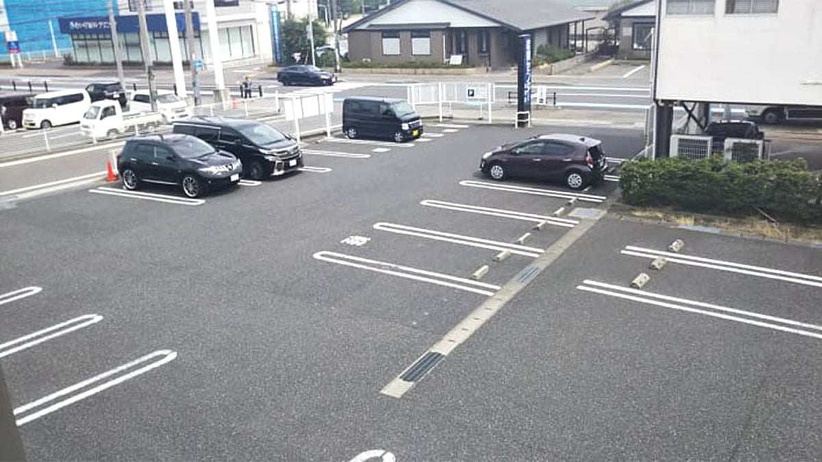 女池校 広い駐車場