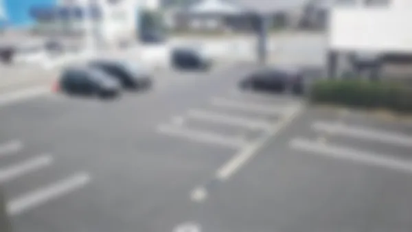 女池校 広い駐車場