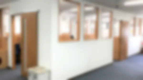 新潟大学前校 広くて綺麗な景色が広がっています