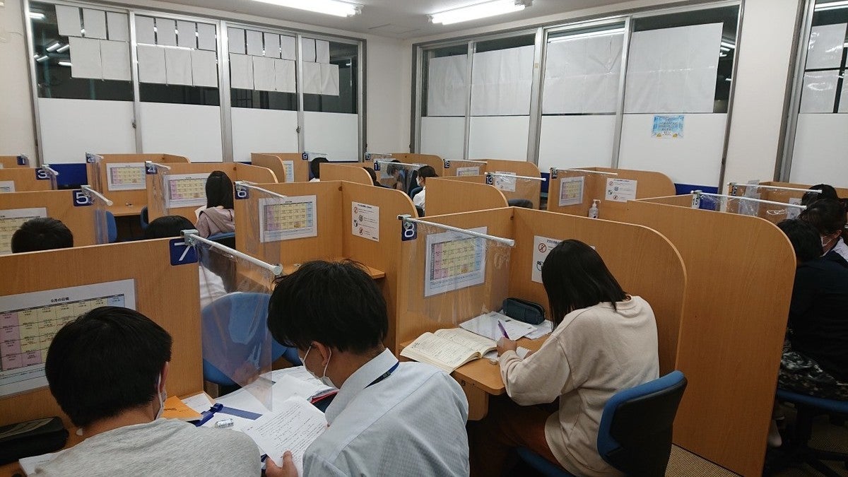 甲府池田校 「解説」⇔「演習」でわかるだけでなく、「自分で解く力」も身につけます。