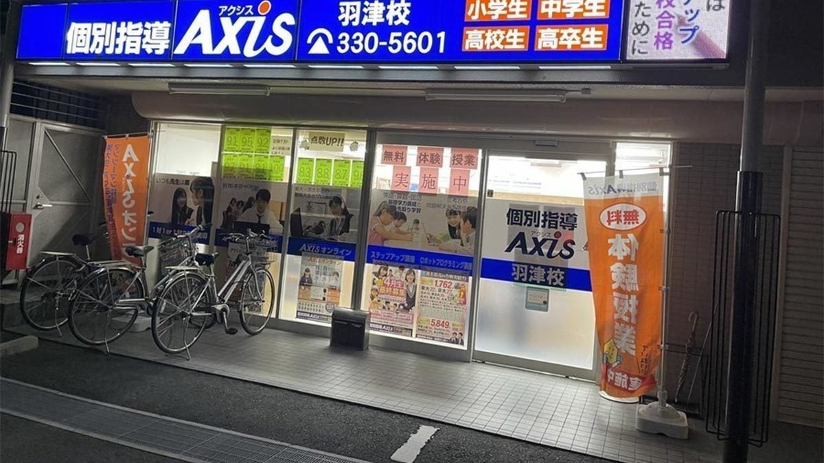 羽津校 駐輪場も駐車場も完備しています。