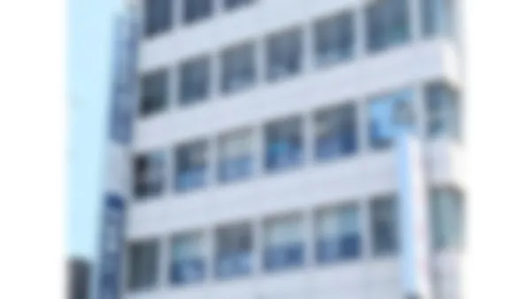 三原校 三原駅から徒歩2分。ビルの4階がアクシスです。