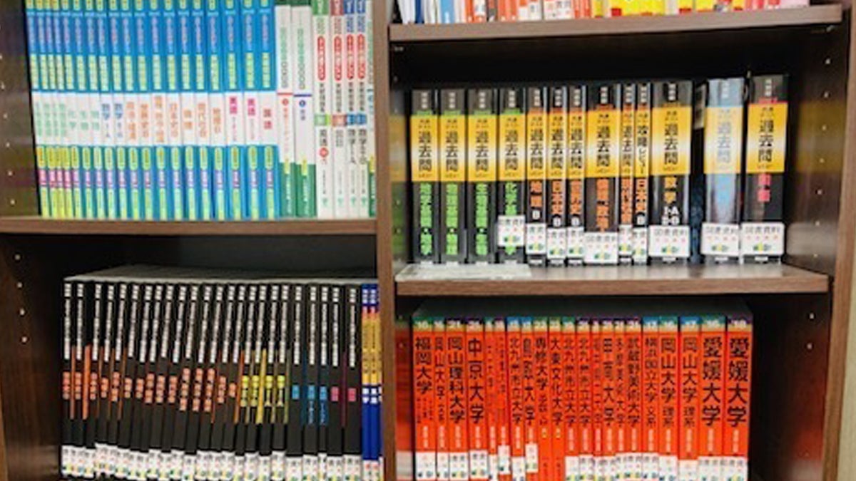 己斐校 赤本や自習用教材も充実しています！