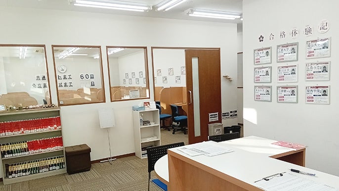 西原校 「こんにちは」の挨拶が飛び交います。