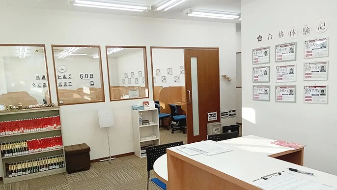 西原校 「こんにちは」の挨拶が飛び交います。