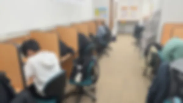 西原校 真剣に、かつ集中して自習できます。