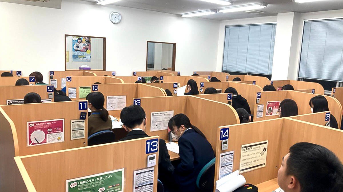 大町校 一番人気の１：２個別指導ブースです。