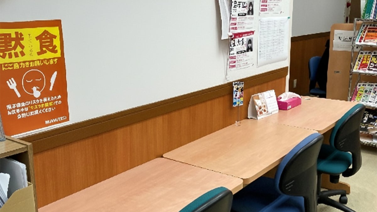 大町校 教室に入ってすぐのカウンターです。