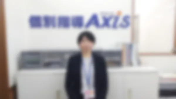 矢野校 入ってすぐに受付。まずは元気に挨拶から!