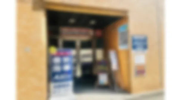 呉駅前校 ガソリンスタンドさん側が入り口です!