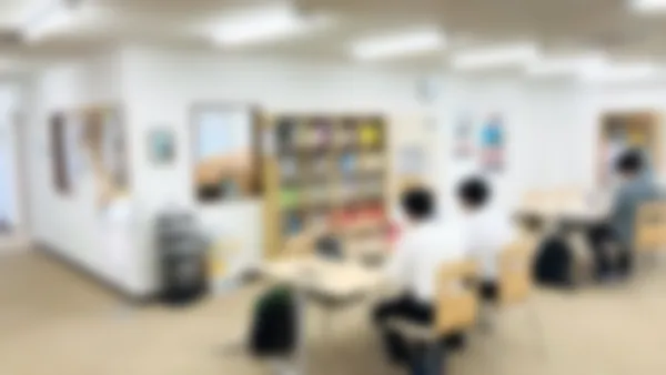 呉駅前校 フリースペースで勉強中の様子です。