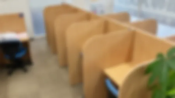 楽々園校 電車・バスの待ち時間に最適な自習ブース