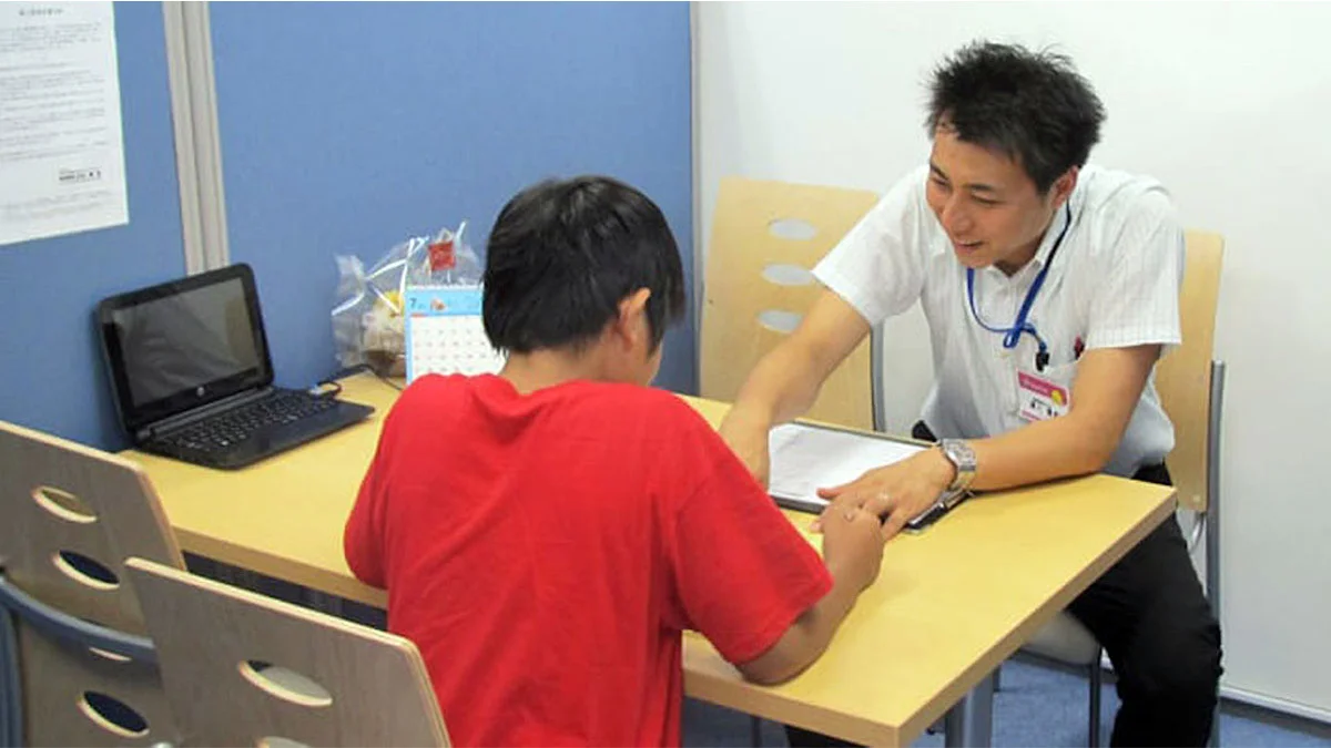 曙校 面談ルームでは、いつも熱心なアドバイスがくり広げられています。