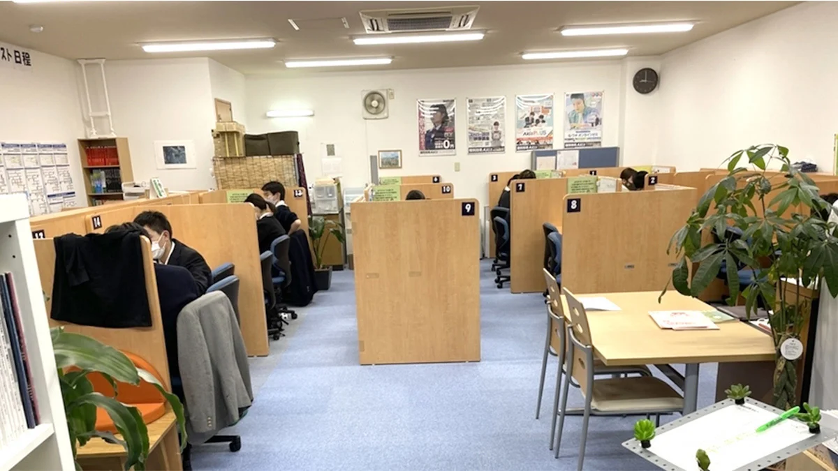 曙校 密にならない座席配置。