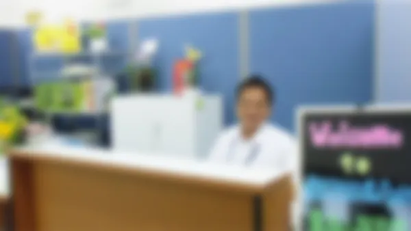 東福山駅前校 入り口のドアを開けたら、受付があります。