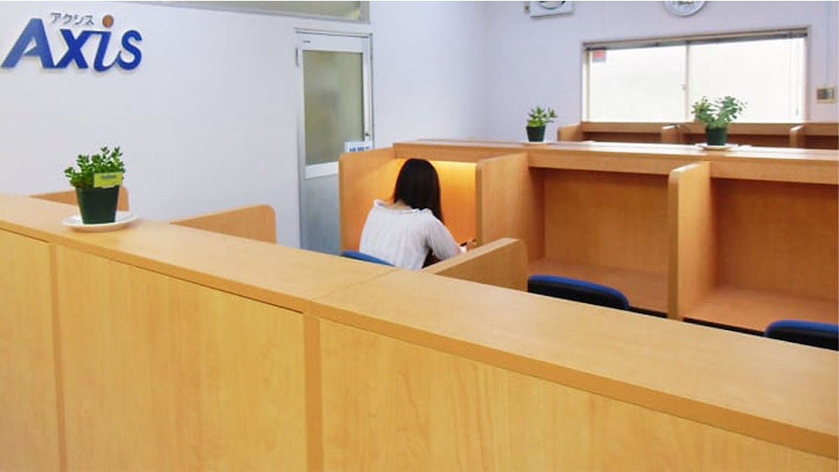 東福山駅前校 自習ブースも完備しております。