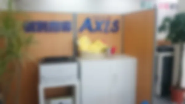 駅家校 元気な声と笑顔でお出迎えします。