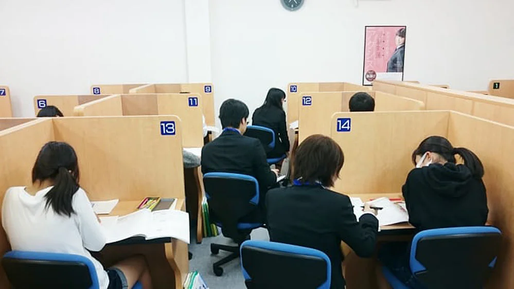 駅家校 活気と生徒のやる気があふれる教室。