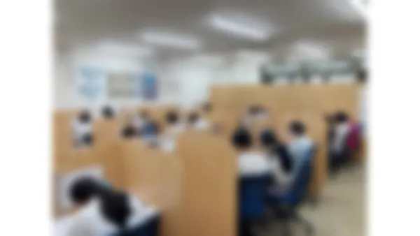 松永校 活気に満ち溢れた教室で、「自分で解く力」を身につけられます。