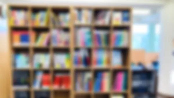 城南川内校 自習用教材や参考資料も充実!