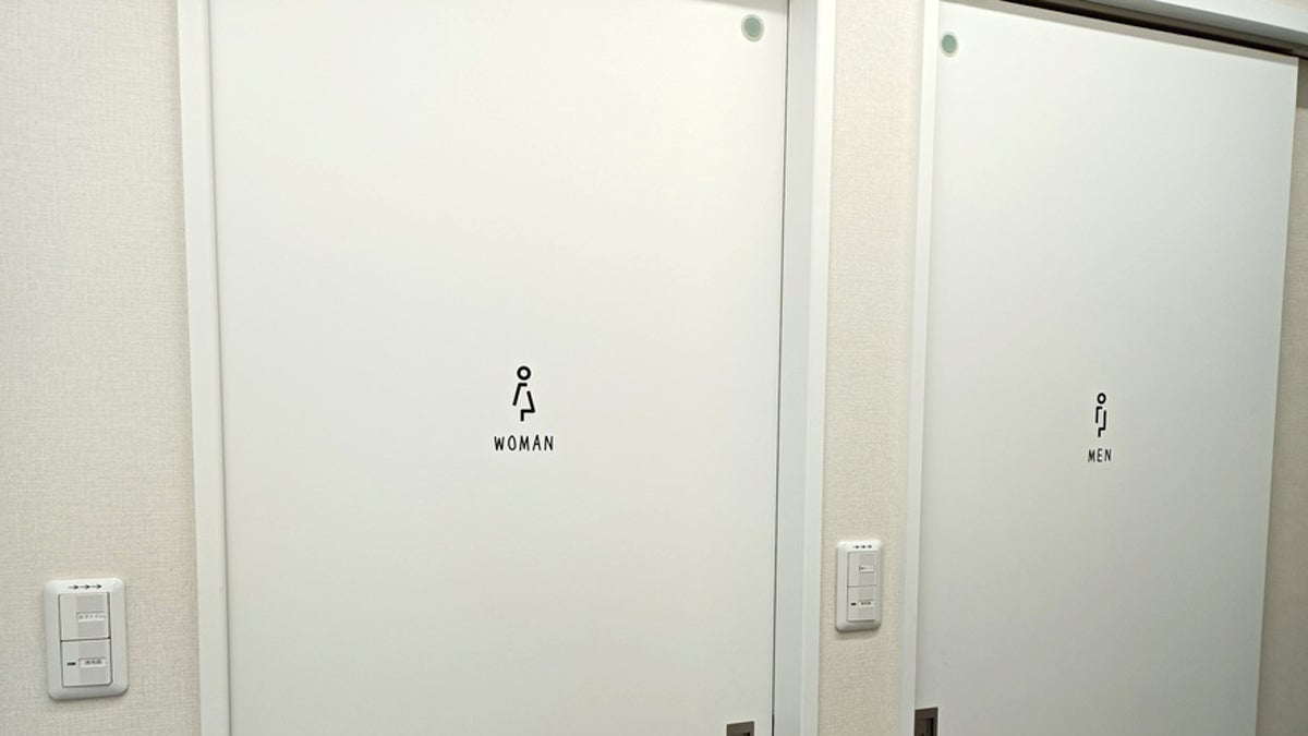 神辺校 お手洗いは安心の、男女別かつ個室です。