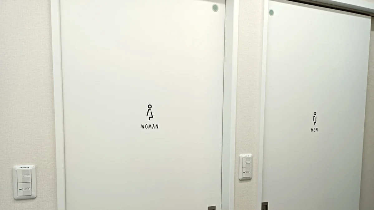 神辺校 お手洗いは安心の、男女別かつ個室です。
