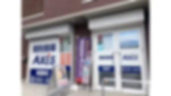 祇園校 JR下祇園駅の正面。個別指導Axis 祇園校です。