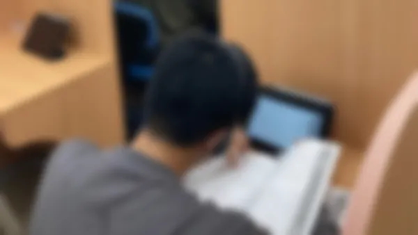 祇園校 スーパー講師大学受験映像講座ブースでは基礎内容から難関大受験まで自分のペースで学習できます。