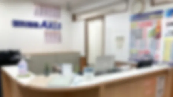 春日校 皆さん、こちらの受付を通って教室・自習室へ行きます。