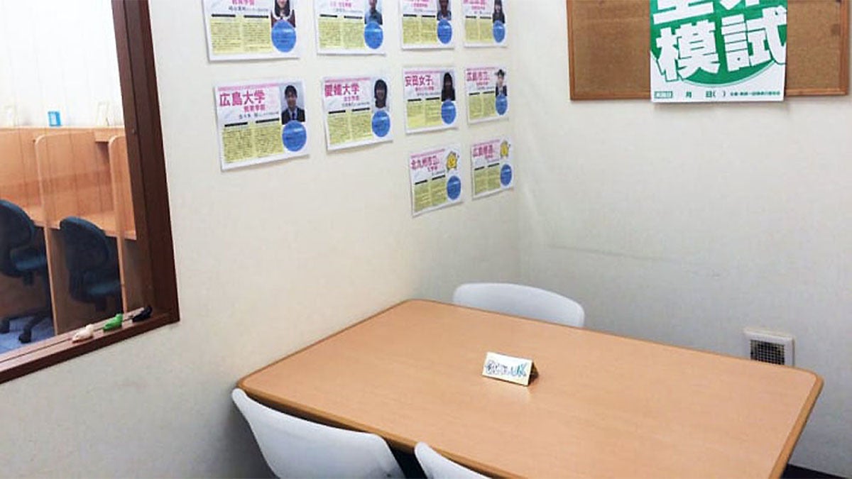 中筋校 飲食も可能なくつろぎスペース。勉強の息抜きに。