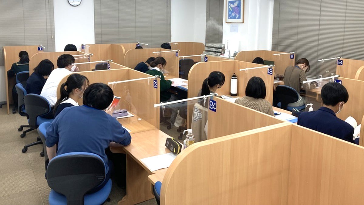 佐賀駅前校 個別指導の教室があります。