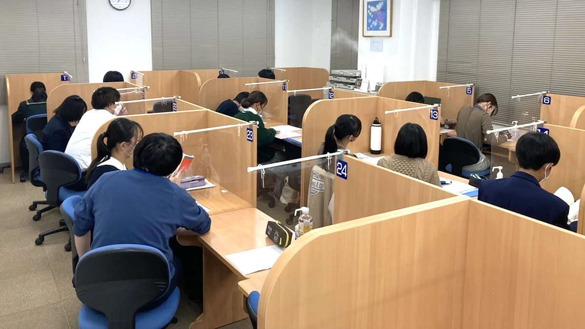 佐賀駅前校 個別指導の教室があります。