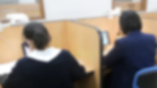 佐賀駅前校 東大生や九大生など全国の難関大学の現役生から、直接指導を受けられます。