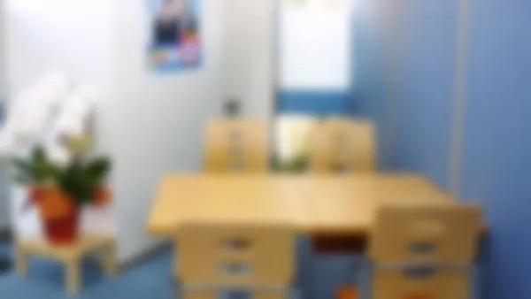 弥生が丘駅前校 学習相談ブース困った時にいつでも相談できる人がいる