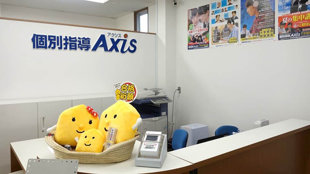 井宮校 受付です。天井が高く、開放感があります。毎日「ごうかくクン」が出迎えます。