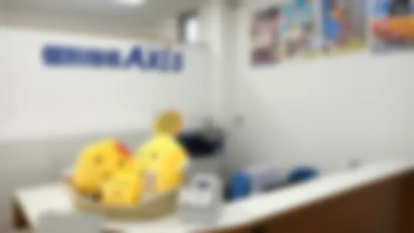 井宮校 受付です。天井が高く、開放感があります。毎日「ごうかくクン」が出迎えます。