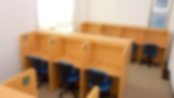 井宮校 1Fの自習スペース。一人ずつ分かれた机で、集中して勉強ができます。