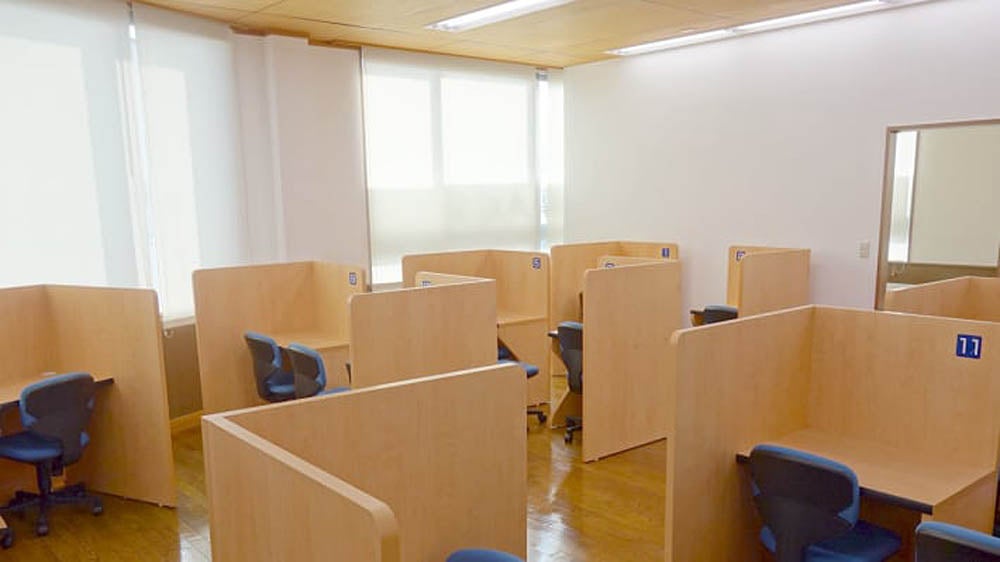 井宮校 2Fの授業スペース。床も木になっており、落ち着いた環境です。